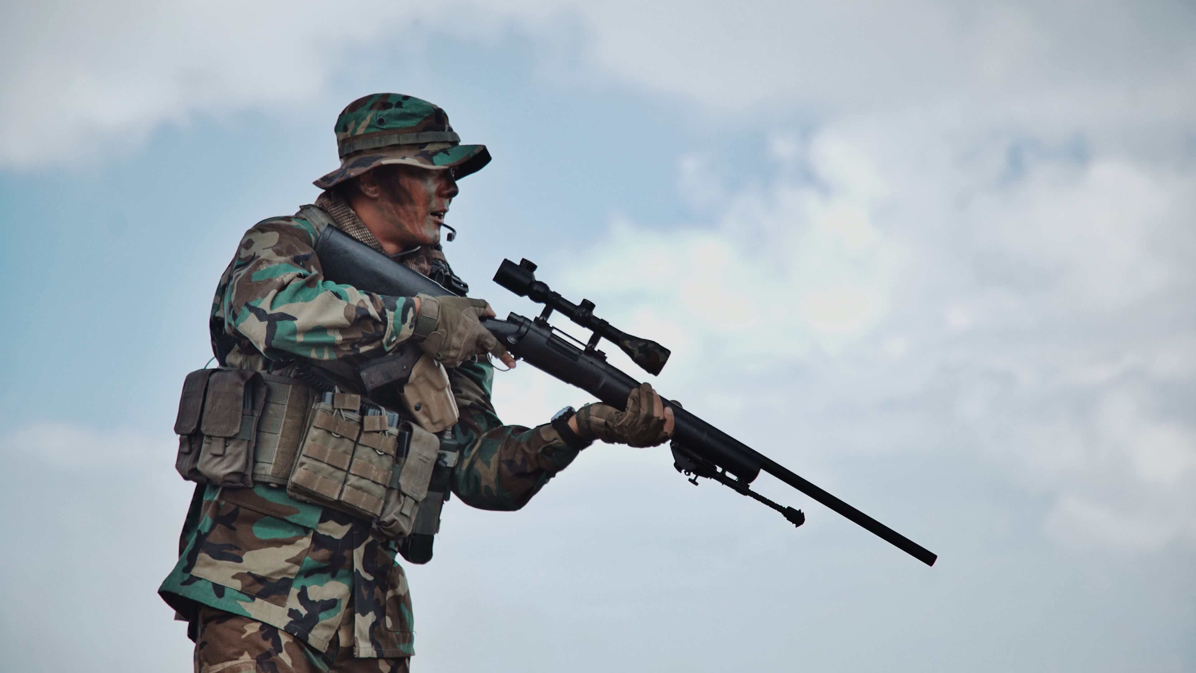 世界滑雪巡回赛:高山速降赛况紧张,世界高山滑雪锦标赛首次举行是在哪一年